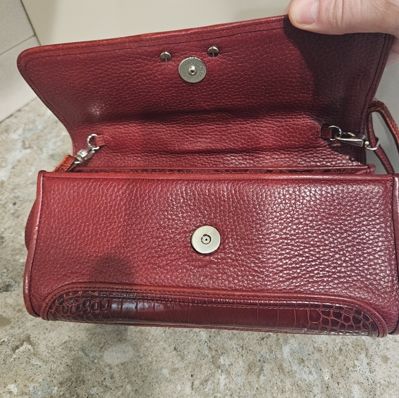 Brighton Red Leather Croc Embossed Crossbody Purse Handbag Snap Closure - Picture 7 of 16